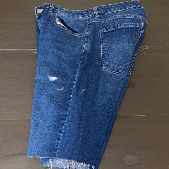 Forever 21 Size 29 Distressed Denim Jean Shorts - Picture 5 of 9